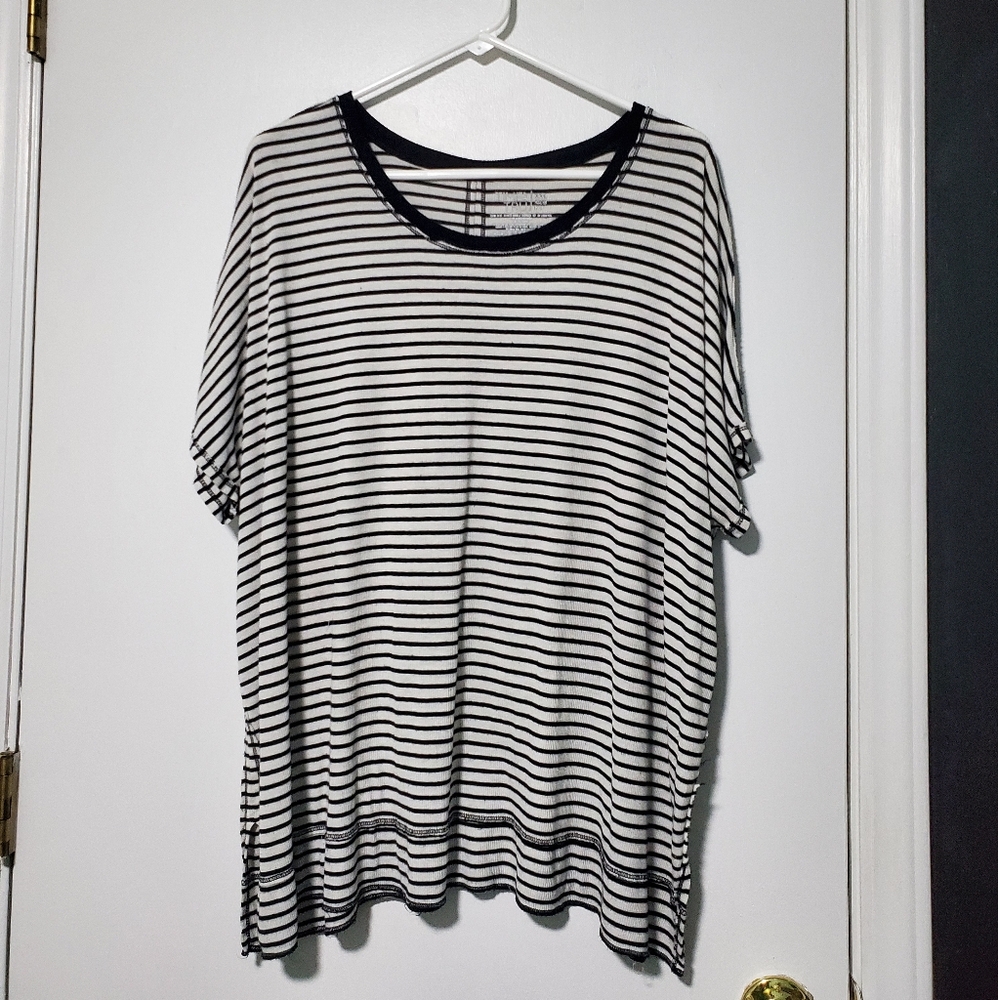 Time and Tru Women's Black & White Distressed Striped Top Size XXL